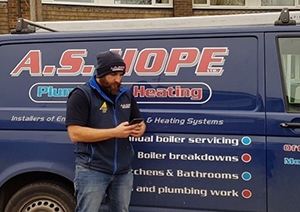 75% of plumbers at risk of losing out on work due to knee problems